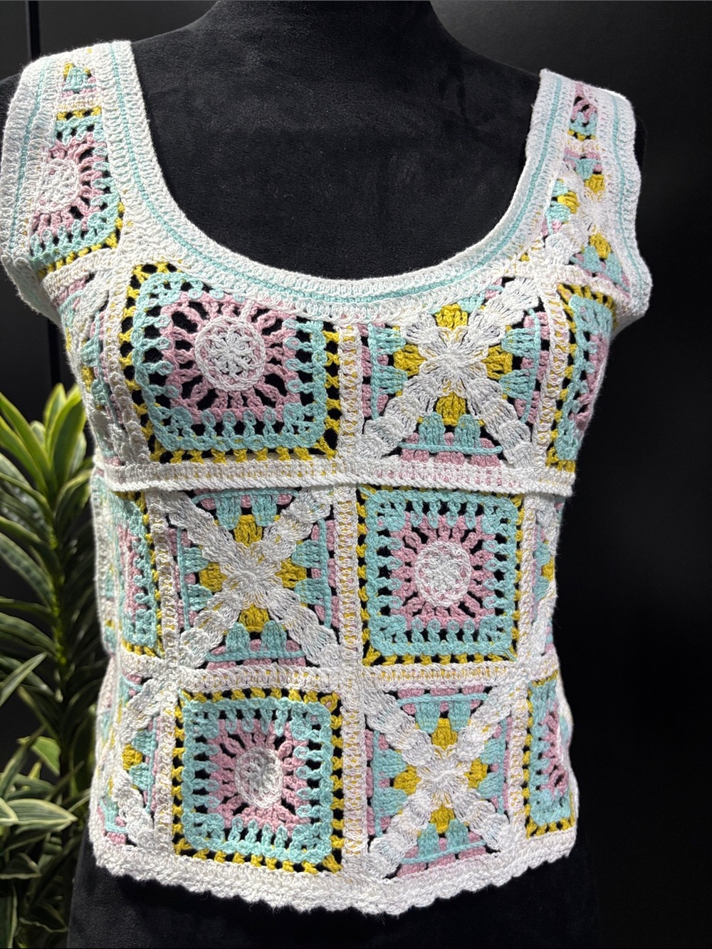 WoWo Crocheted geometric granny square pattern,wide strap crop,trendy,everyday